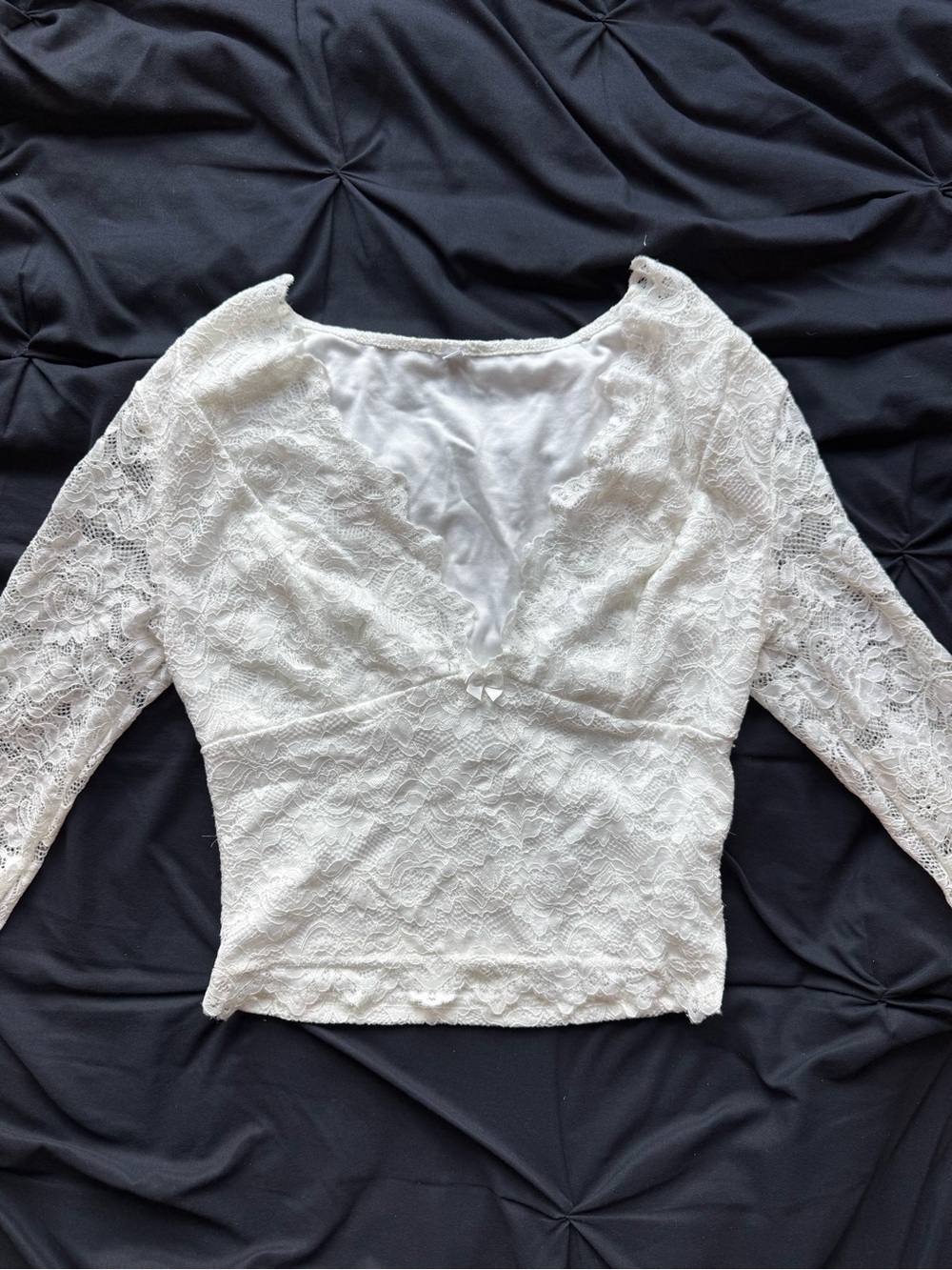SHEIN White Lace Long-Sleeve V-Neck Top
